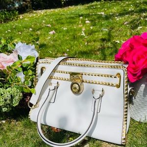 Beautiful, small and feminine Michael Kors bag🌸